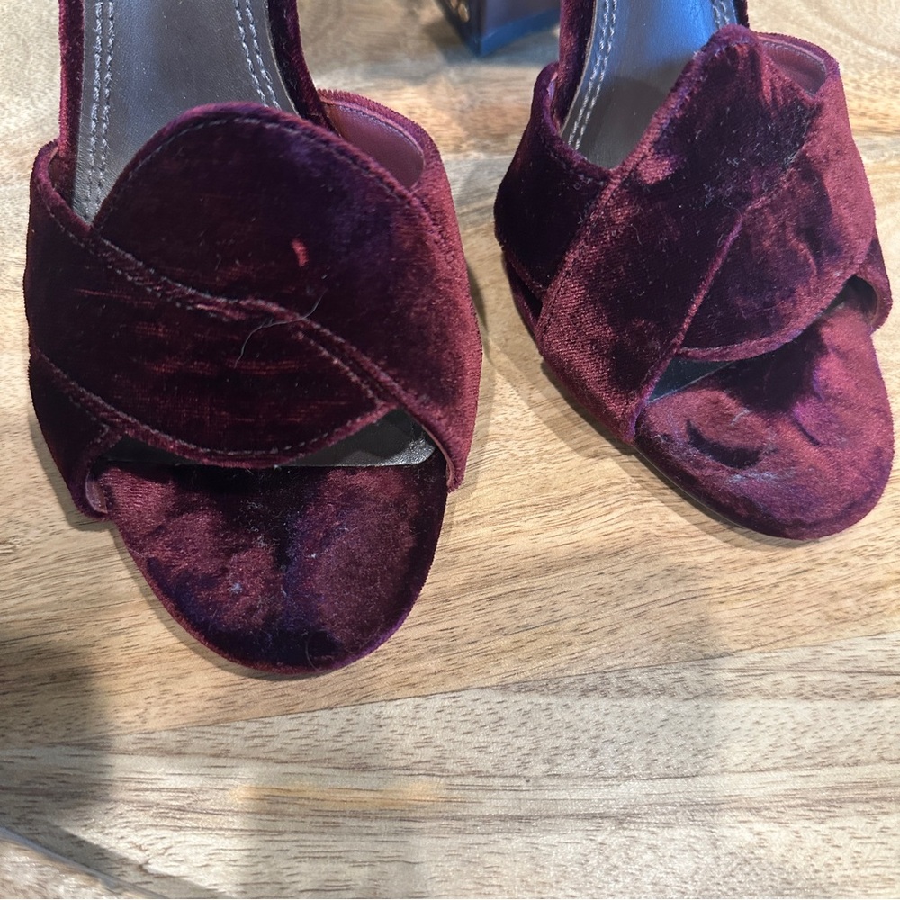 Tory Burch Rich Maroon Velvet Gold Studded Block Heels. Luxurious. U.S. 7.5 - Picture 12 of 16
